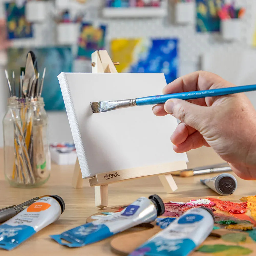 Mont-Marte-Easel-and-Canvas-Discovery-Small-15-x-20-MEA0055_V01-InUse1.webp